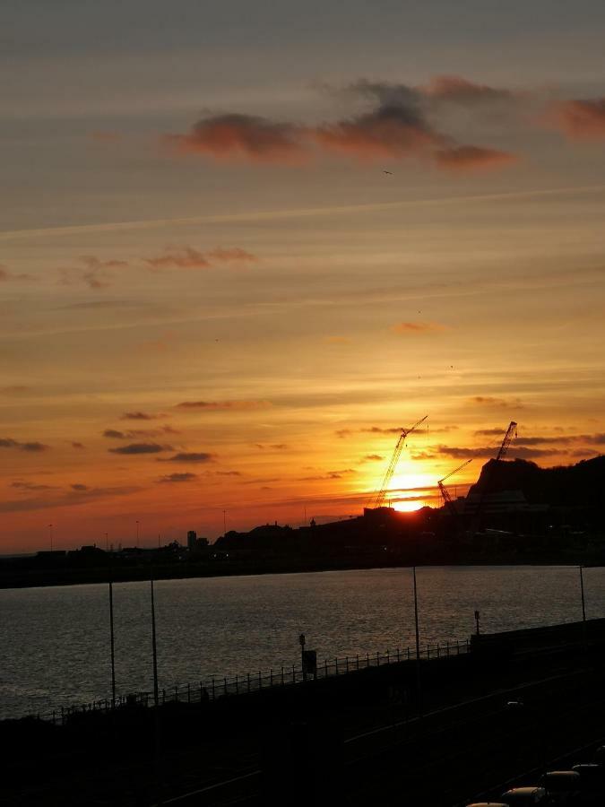 Whole Flat Next To Dover Port With Parking Εξωτερικό φωτογραφία